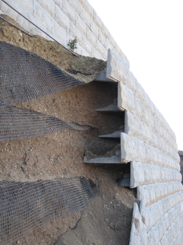 Lessons Learned, Mechanically Stabilized Earth Walls, Pitfalls in Design and Construction