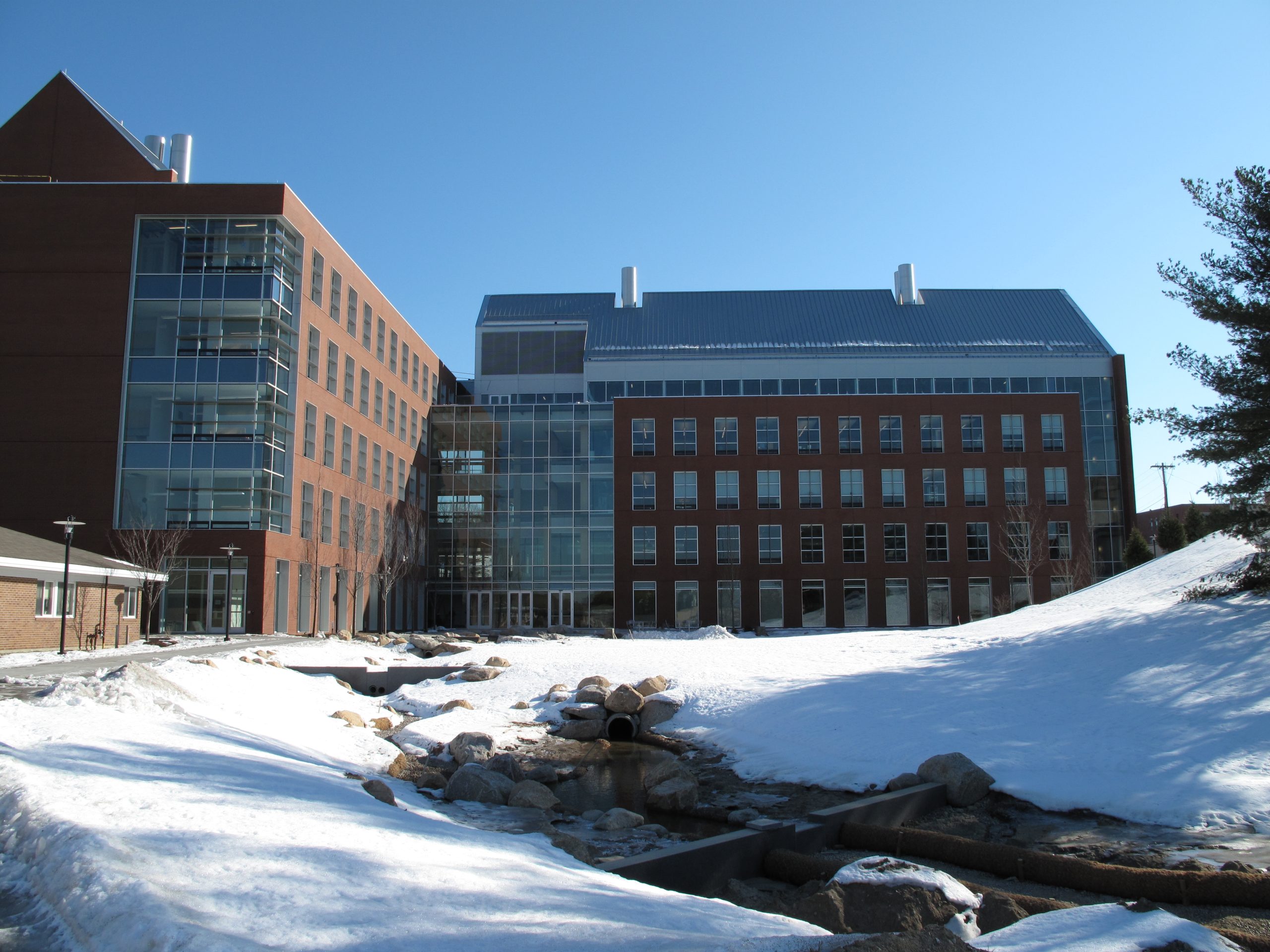 University of Rhode Island, Center for Biotechnology and Life Science SGH