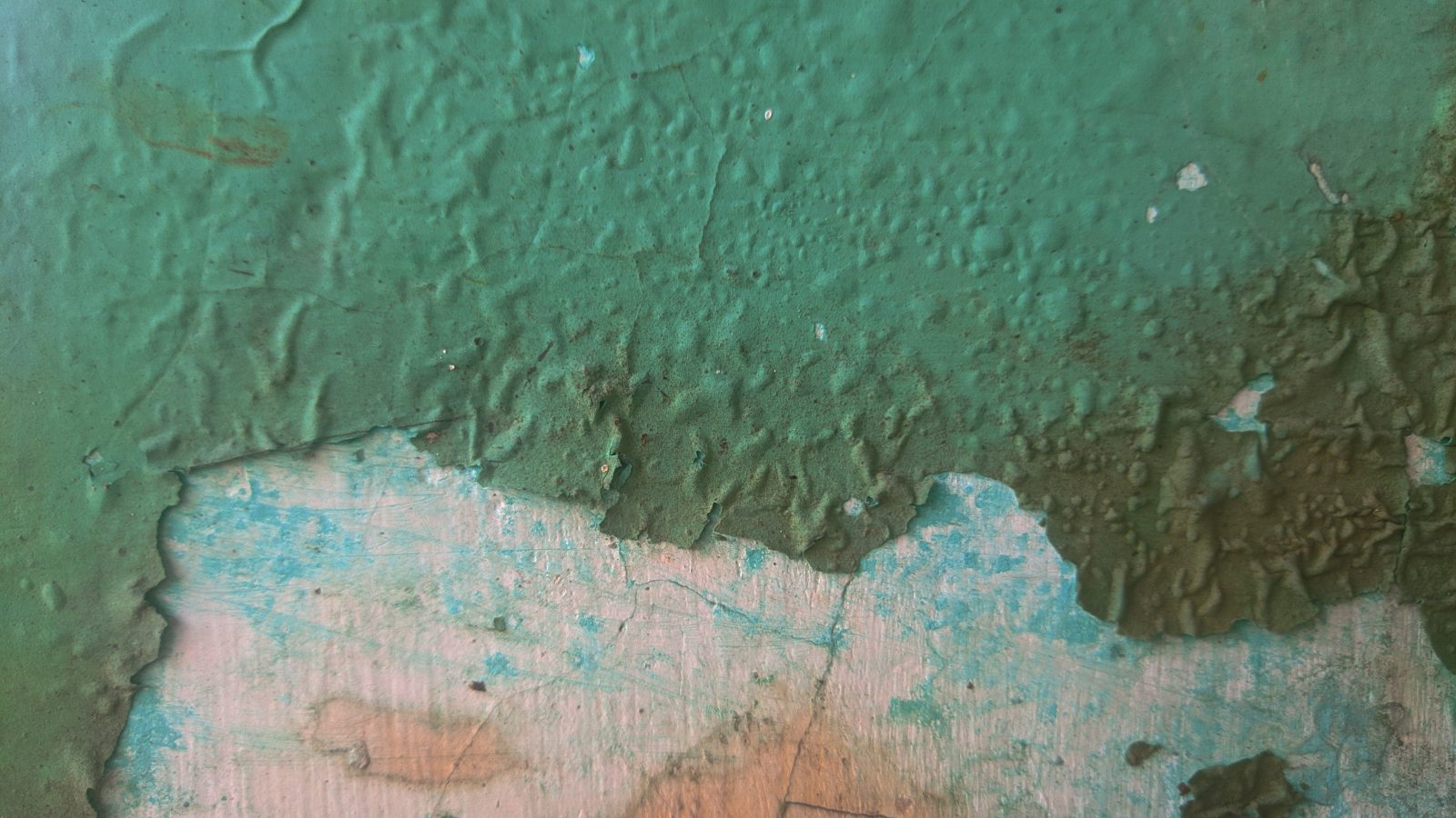 Cracked walls full of spots, stucco for the background